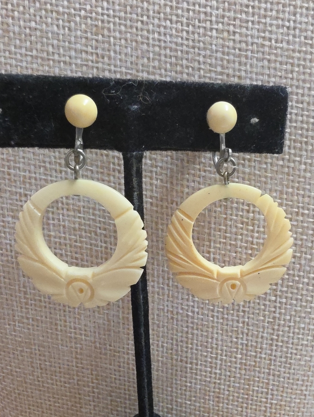 Vintage 1950s  Japan Molded Carved  Celluloid Wreath Screwback Earrings